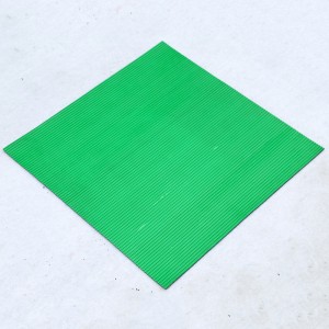 Tapis de sol en caoutchouc de feuille de caoutchouc côtelé de couleur vert anti-abrasif pour établi